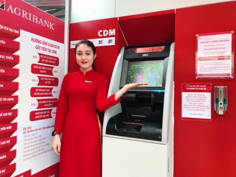 Hạn mức rút tiền ATM Vietcombank tại cây ATM ngân hàng khác