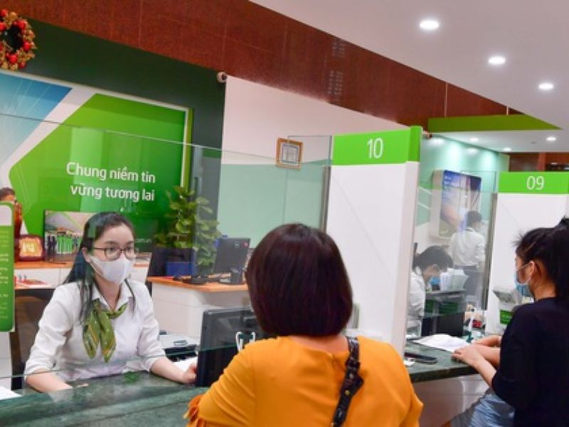 Khách hàng có thể kiểm tra số dư tài khoản trực tiếp tại chi nhánh, quầy giao dịch của Vietcombank