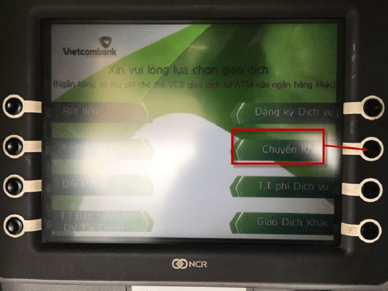 Phí chuyển tiền Vietcombank tại cây ATM từ 3.300 VND/lần